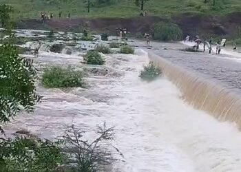 मुसळधार पावसामुळे वड्री व निंबा देवी धरणांमध्ये जलसाठा वाढला; मनू देवी धबधबा प्रवाहित