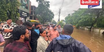 मुसळधार पावसामुळे आकाशवाणी-महाबळ रस्त्यावर पाणी तुंबले