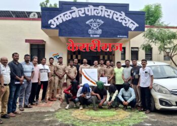 अमळनेरात पोलिसांचे कॉम्बिंग ऑपरेशन; ११३ संशयितांची तपासणी, शस्त्रांसह विविध गुन्ह्यांवर कारवाई