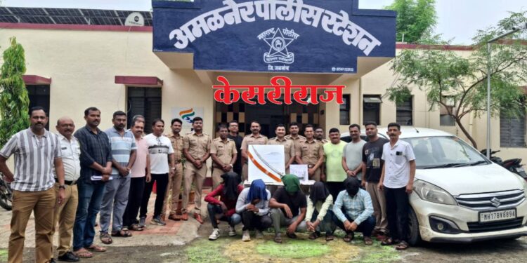 अमळनेरात पोलिसांचे कॉम्बिंग ऑपरेशन; ११३ संशयितांची तपासणी, शस्त्रांसह विविध गुन्ह्यांवर कारवाई