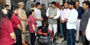 माजी सरन्यायाधीश भूषण गवई यांची ‘दीपस्तंभ मनोबल’ला सदिच्छा भेट
