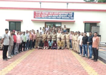 कॉम्बिंग ऑपरेशन! भुसावळात जळगाव पोलीस व RPF ची संयुक्त कारवाई; सराईत गुन्हेगार जेरबंद, अवैध शस्त्रे व चोरीचा मुद्देमाल जप्त