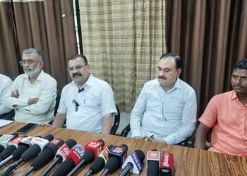 मन्यारखेडा मासे मृत्यूप्रकरण: प्रशासकीय जाचाला कंटाळून ३ उद्योग बंद; १६ उद्योजकांचा गंभीर आरोप