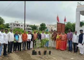 जागतिक आदिवासी दिनानिमित्त तडवी समाज बांधवांचा वृक्षारोपण उपक्रम