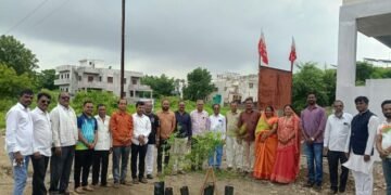 जागतिक आदिवासी दिनानिमित्त तडवी समाज बांधवांचा वृक्षारोपण उपक्रम