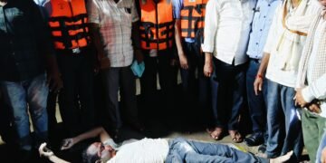 ८० फूट खोल विहिरीत शेतकऱ्याचा मृत्यू; अग्निशमन दलाच्या तत्परतेने मृतदेह बाहेर