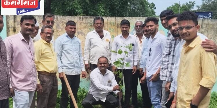 दिवंगत मुलाच्या स्मृतिप्रीत्यर्थ चामकवाडीत सामाजिक बांधिलकीचा प्रेरणादायी उपक्रम