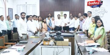 अमळनेरचे तहसीलदार  निलंबित; महसूल अधिकारी संघटना तहसीलदारांच्या समर्थनार्थ एकवटली