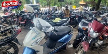भास्कर मार्केटमध्ये रस्त्यावरच गाड्यांचा गराडा; नागरिकांची गैरसोय