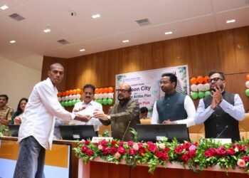 जिल्हयात वृक्षलागवड व वृक्षसंवर्धनाची व्यापक लोकचळवळ उभारण्याची गरज -पालकमंत्री गुलाबराव पाटील