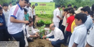 जैन इरिगेशनसह विविध आस्थापनांमध्ये स्वातंत्र्यदिन उत्साहात
