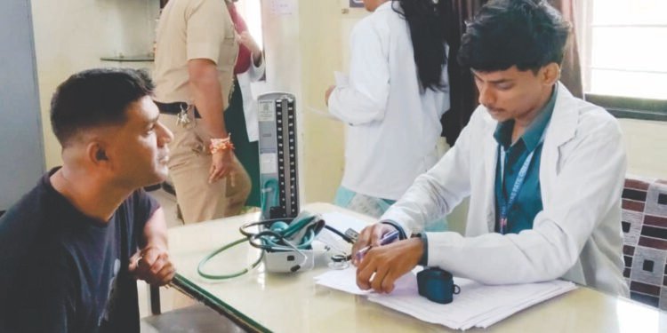 भुसावळ आरटीओ कार्यालयात फिटनेस मूल्यांकन शिबिर डॉ.उल्हास पाटील कॉलेज ऑफ फिजिओथेरपी सप्ताह निमीत्त उपक्रम