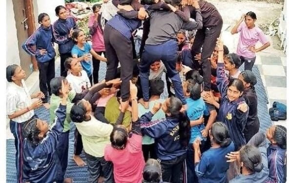 शिवतीर्थावरील युवतींच्या दहीहंडीला उदंड प्रतिसाद!