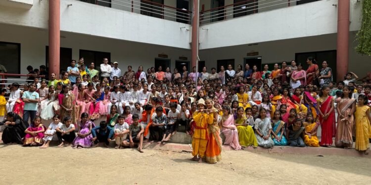 अनुभूतीत जन्माष्टमीचा उत्सव; मातांनी साकारले गोकुळ, शाळा बनली वृंदावन