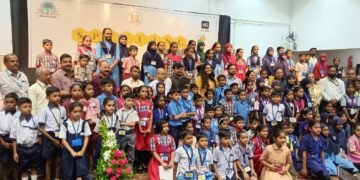 ZP शाळांचा दबदबा! ‘स्पेलिंग बी’ स्पर्धेत विद्यार्थ्यांची चमकदार कामगिरी