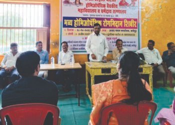 उजवा हात फ्रॅक्चर, मनगटात प्लेट;तरीही ५५ दिवसांत नेत्रसेवेत पुनरागमन!