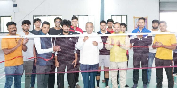 डॉ. उल्हास पाटील वैद्यकीय महाविद्यालयात आंतरविद्यापीठ बॅडमिंटन निवड चाचणी उत्साहात