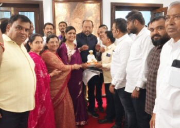 महसूलमंत्री चंद्रशेखर बावनकुळे यांचा प्रदेश तेली समाजातर्फे सन्मान