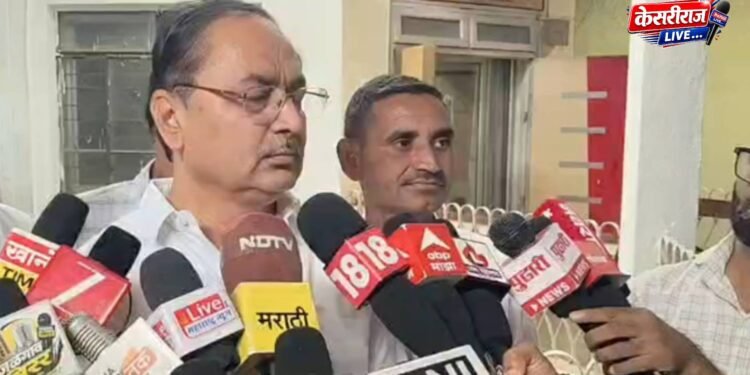 जिल्हा बँकेच्या निवडणुकीत खडसे कुटुंबाचे स्वीय सहाय्य्क योगेश कोलते मैदानात