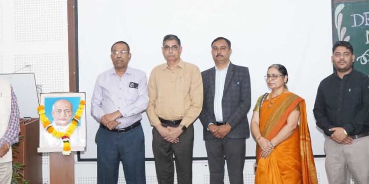 गोदावरीत सरदार पटेल यांना अभिवादन