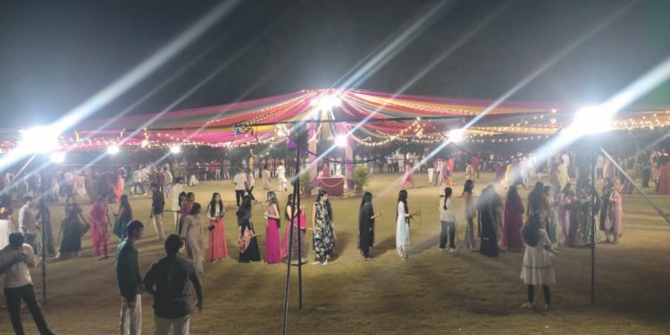 गोदावरी कॉलेज ऑफ नर्सिंगमध्ये ‘गरबा नी गूंज’द्वारे भक्तीचा जागर